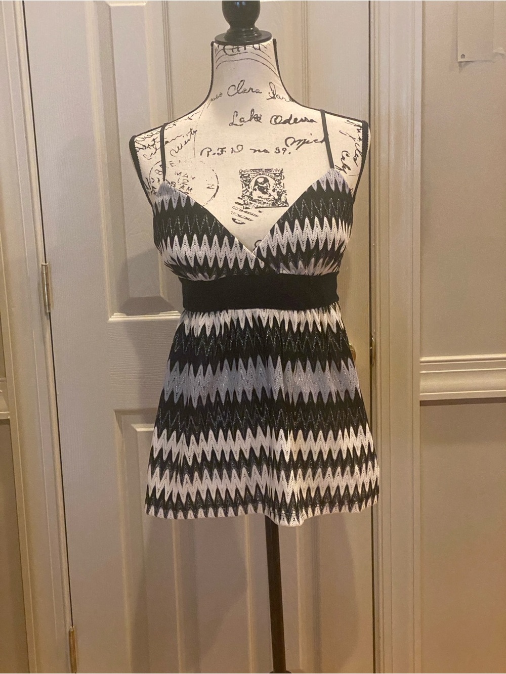 Black & White Zigzag Empire Waist Tankini Top